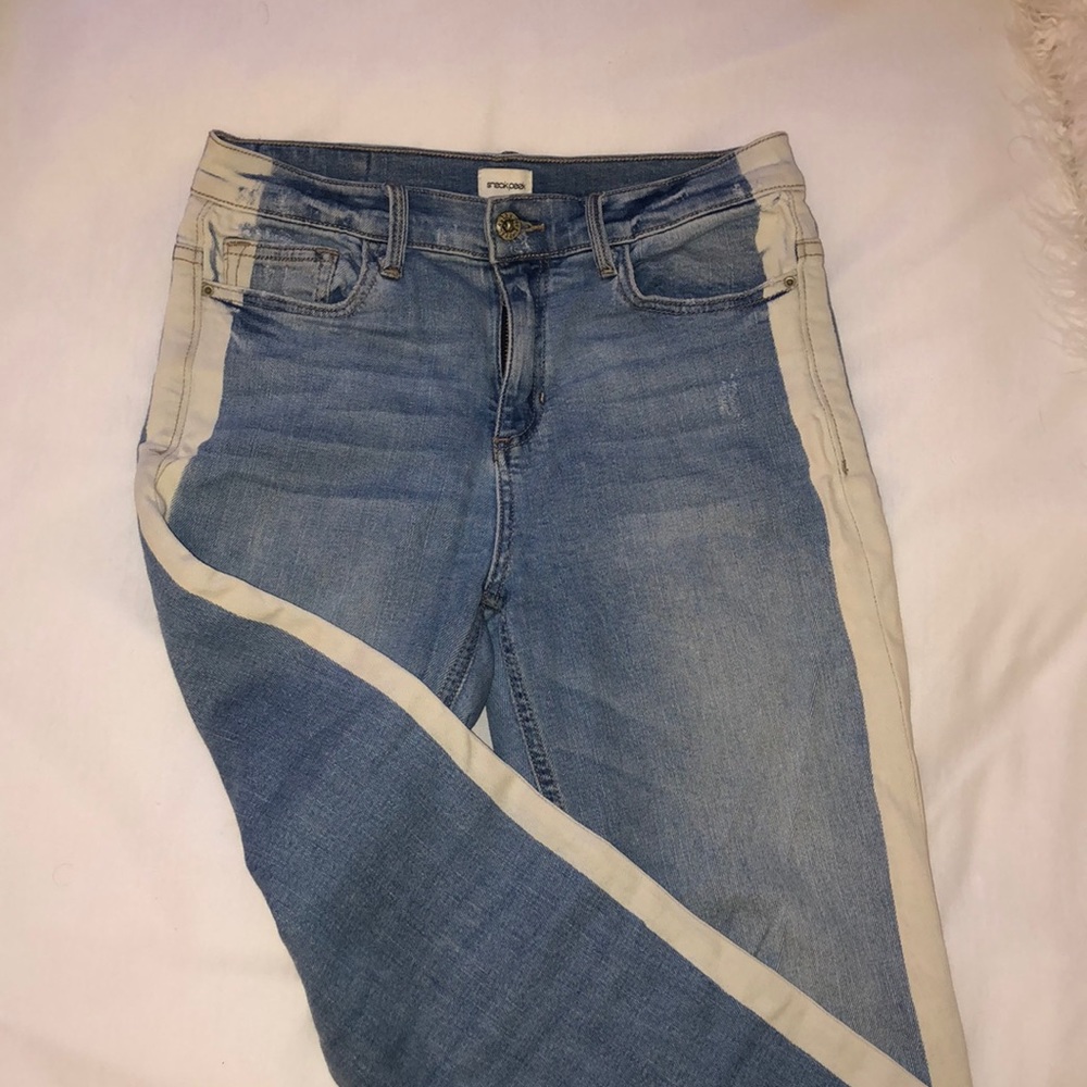 Sneak Peek jeans